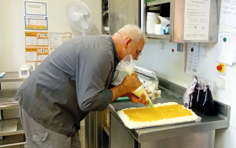 Préparation gâteau d'anniversaire Fondation De Grammont Préparation gâteau d'anniversaire Fondation De Grammont